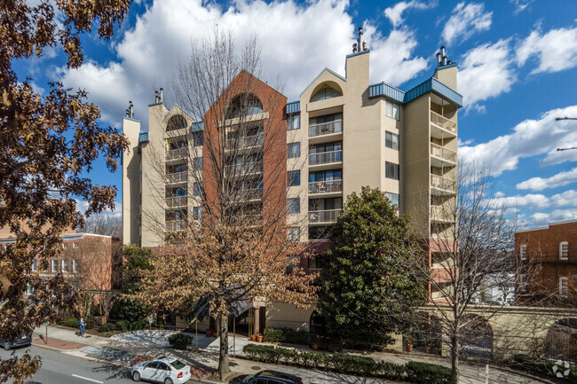Building Photo - Woodley Plaza