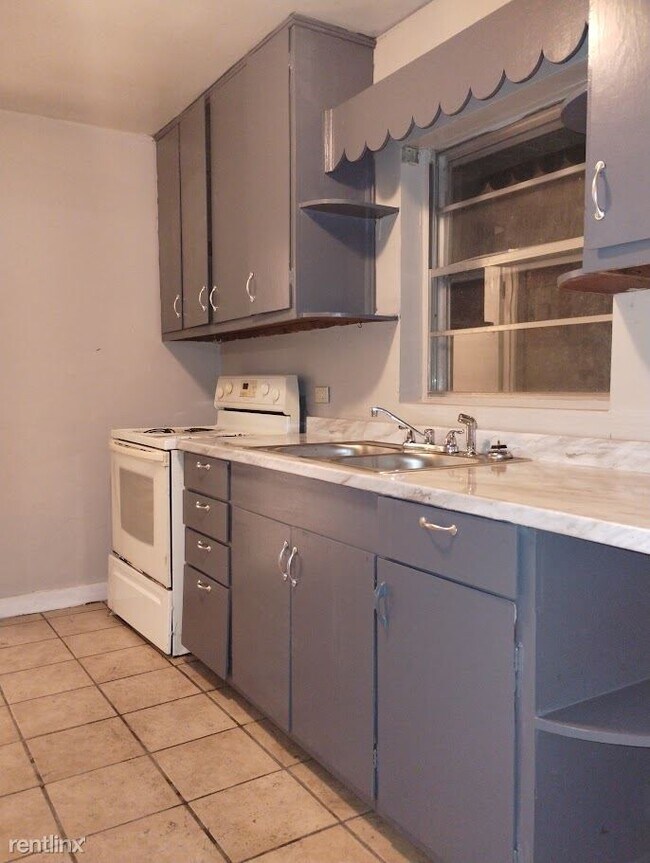 Building Photo - 2 br, 1 bath Duplex - 1329 Heflin Avenue W...