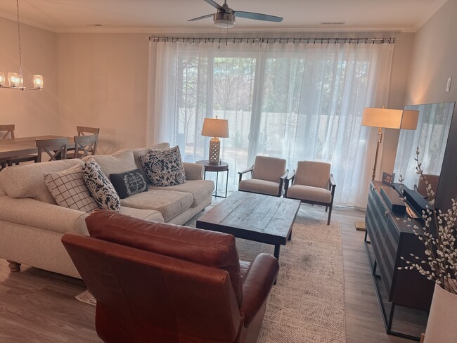 Sala de estar - 605 Marshskip Way