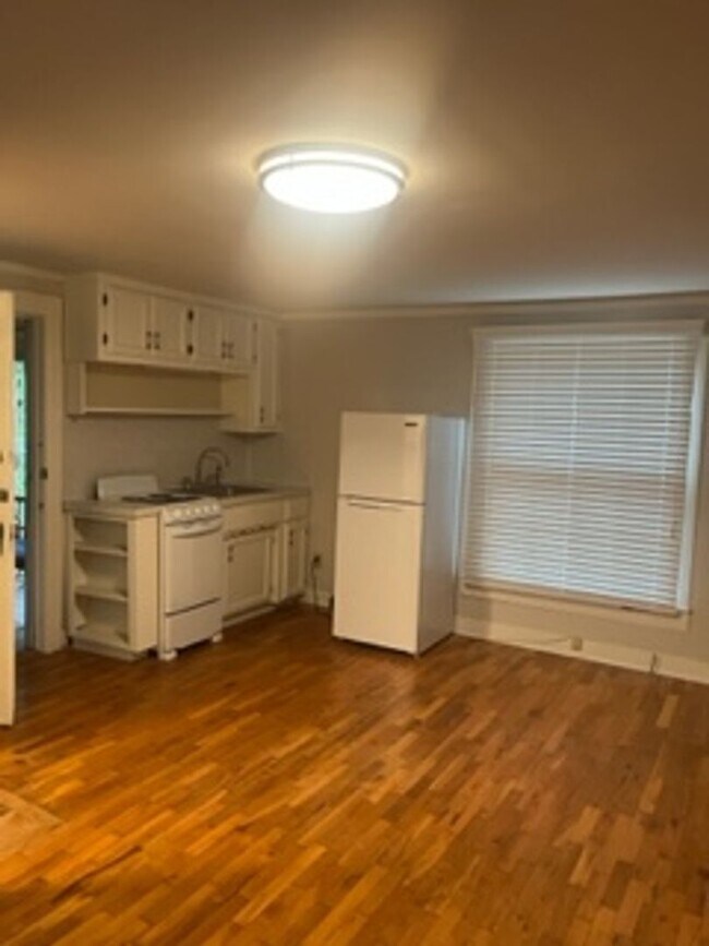 Foto del edificio - Jacks-1617 S 23Rd