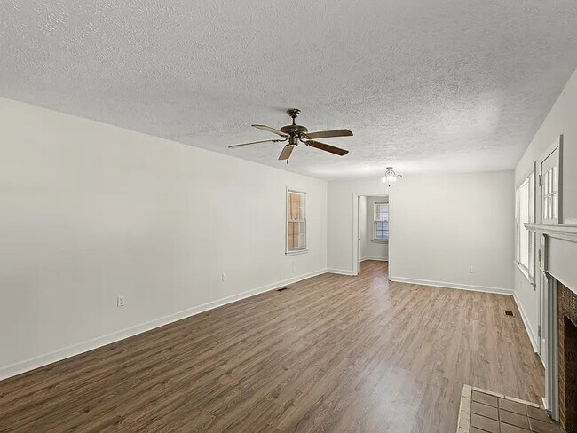 Foto del edificio - 75 Edenwood Dr