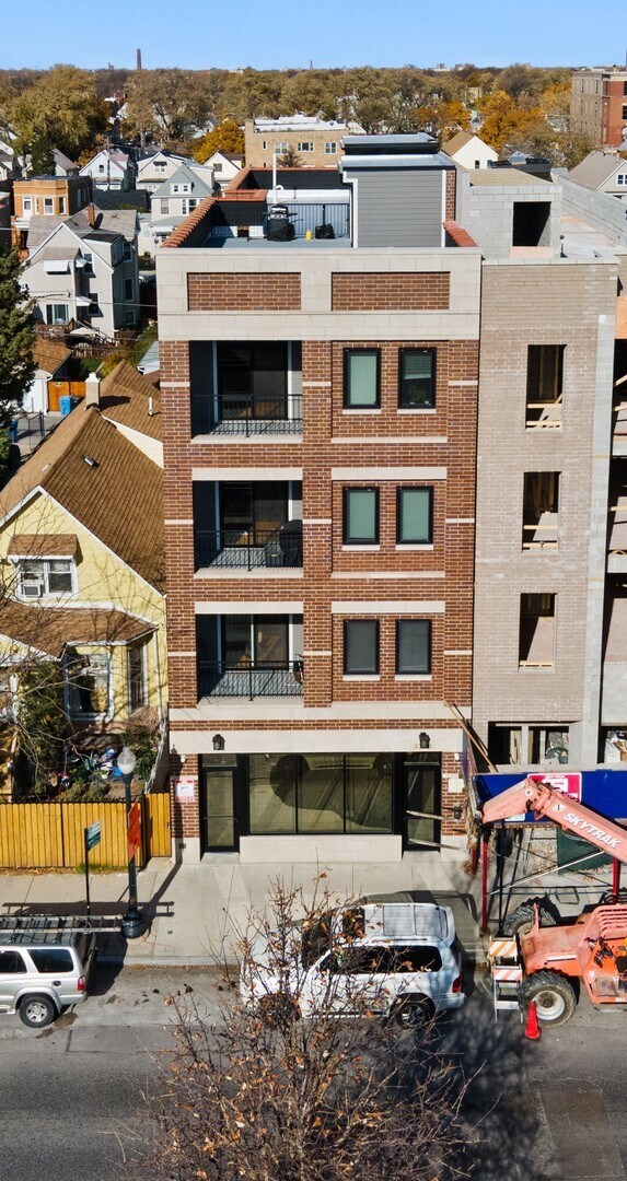 Foto del edificio - 3336 W Irving Park Rd
