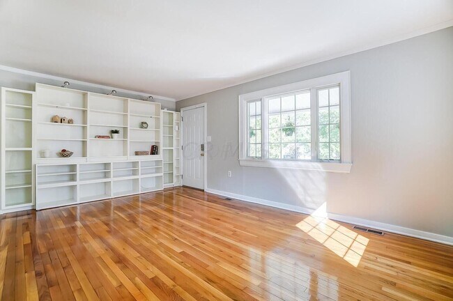 Building Photo - 117 Sharon Springs Dr
