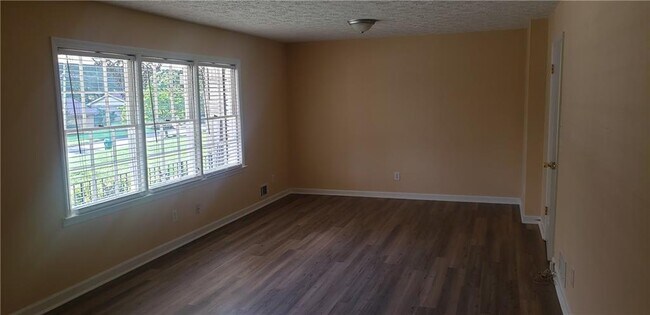 Foto del edificio - 421 Beaumont Dr SW