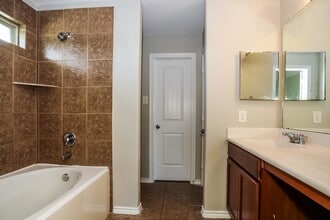 Building Photo - 4315 Amaryllis Ave