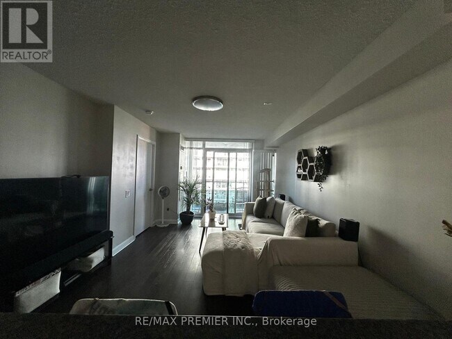 Photo du bâtiment - 525-525 Wilson Ave