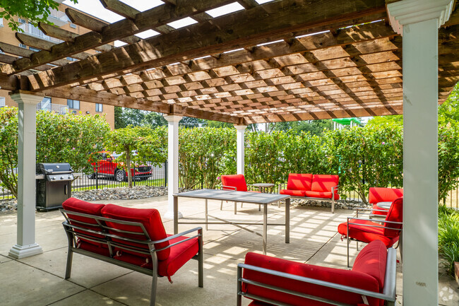 Pergola and Grill - DeKalb