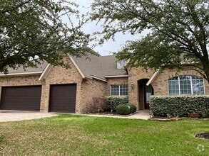 Building Photo - 302 Las Colinas Dr