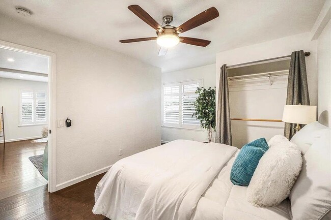 Building Photo - 820 Casanova Ave