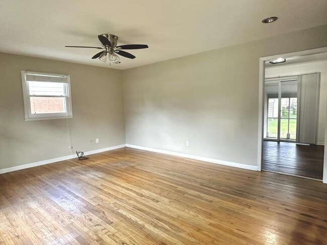 Building Photo - 461 Morningside Dr