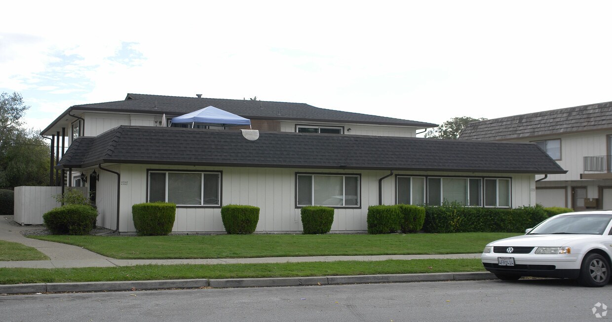 Foto del edificio - 43160 Mayfair Park Dr