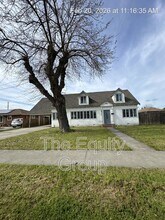 Building Photo - 461 N Bates Ave