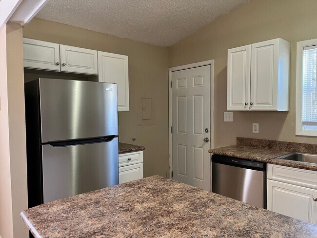 Building Photo - 188 Village Cir