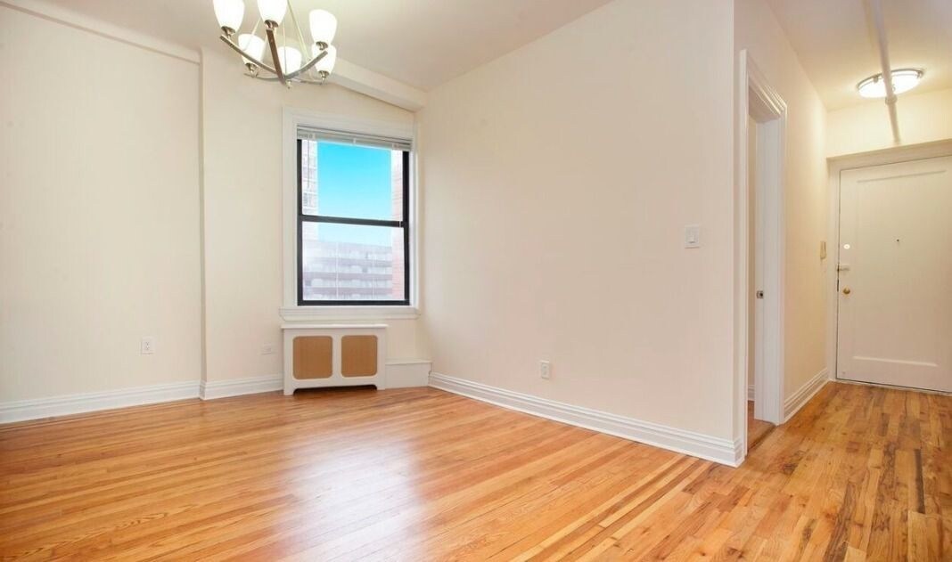 Primary Photo - 237 W 51st St