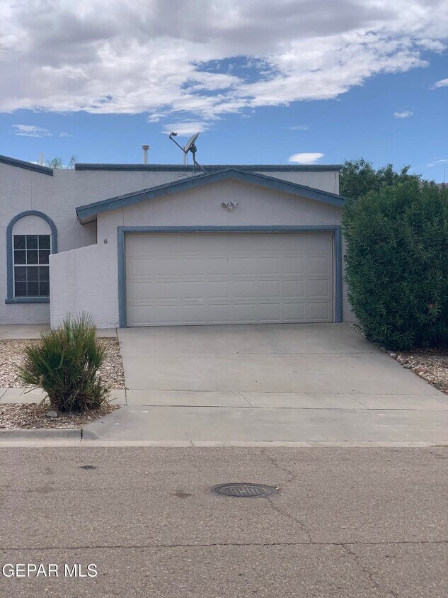 Foto principal - 2215 King James Pl