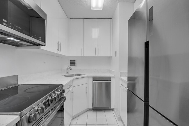 Building Photo - 330 E 38th St
