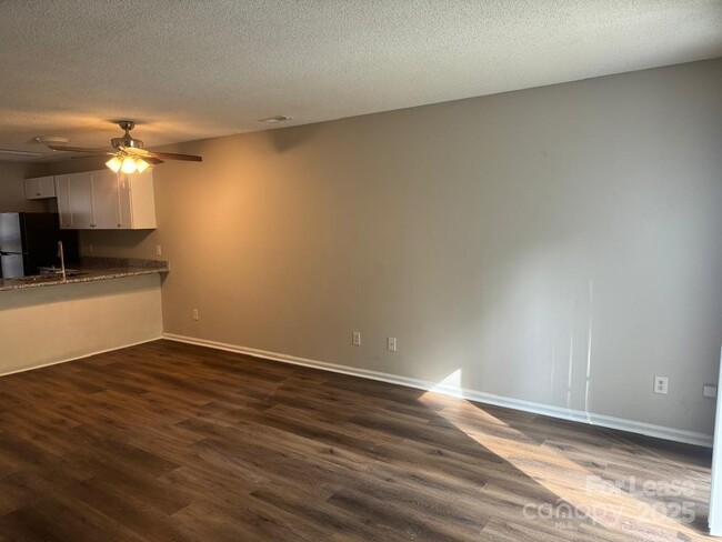 Building Photo - 3912 Briarhill Dr