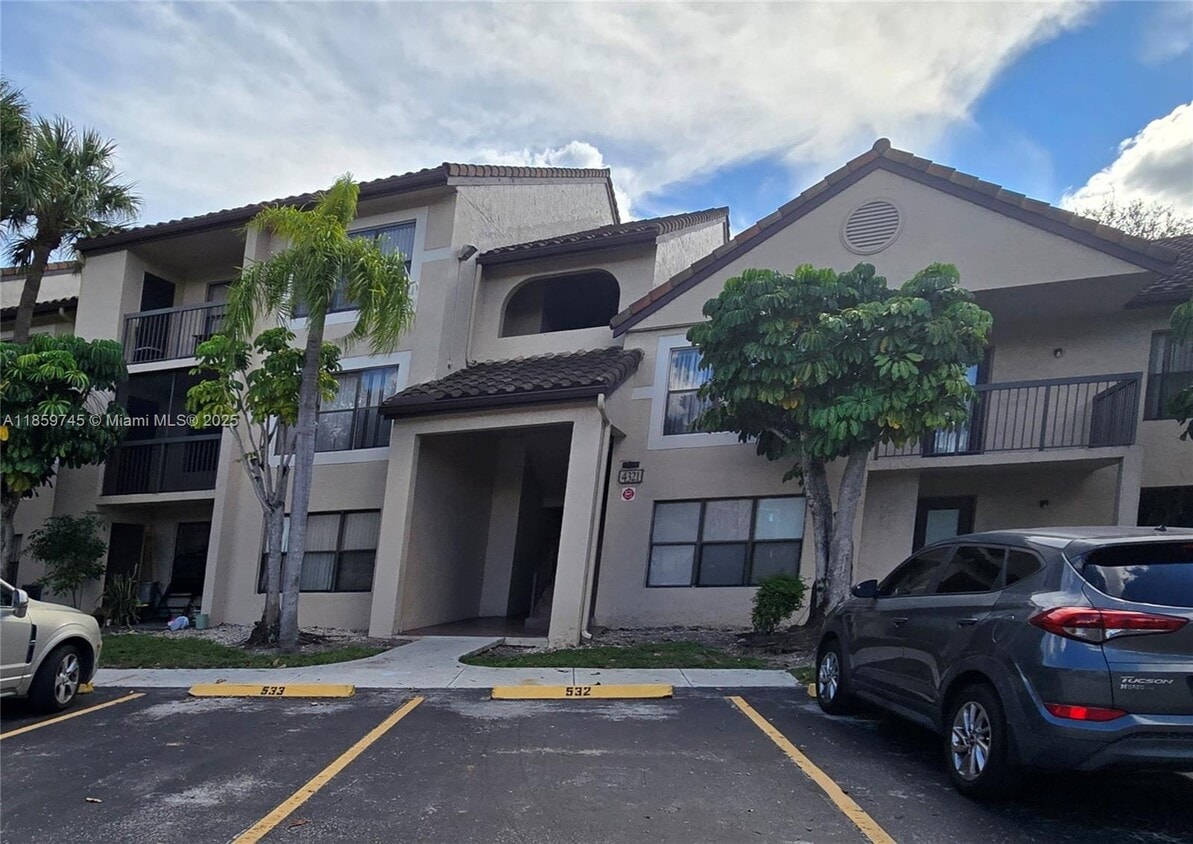 Foto principal - 4321 W McNab Rd