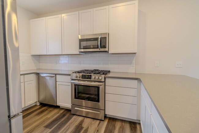Building Photo - Premier Place and Premier Living!