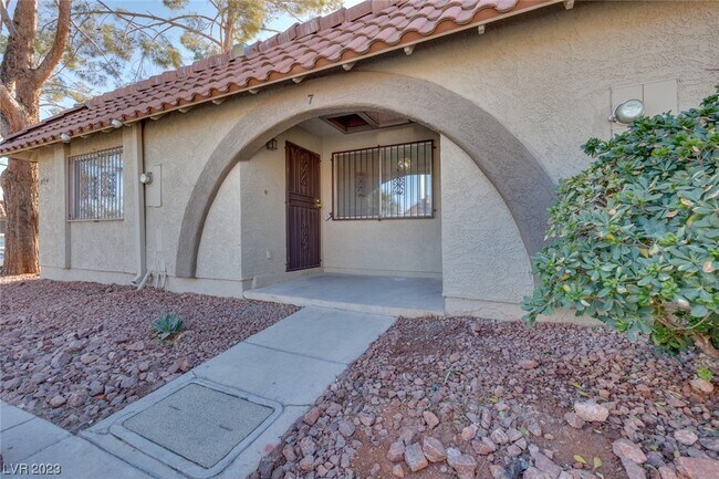 Building Photo - 824 Mantis Way