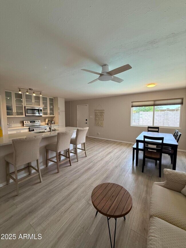 Foto del edificio - 6213 E Earll Dr
