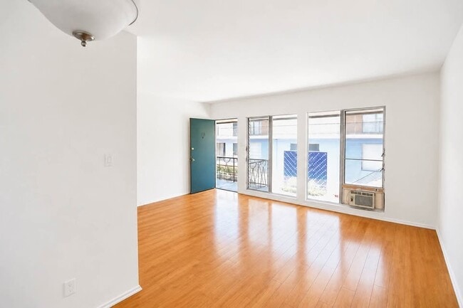 Building Photo - 260 S Sycamore Ave