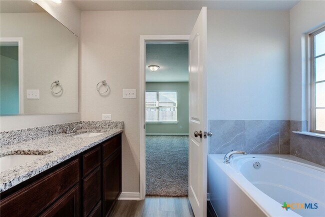 Foto del edificio - 1122 Lilac Ledge Dr
