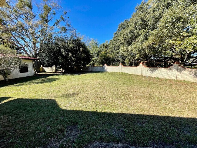 Building Photo - 6300 Creel Rd