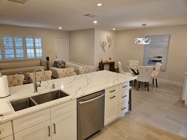 Building Photo - 3951 NE 17th Ave