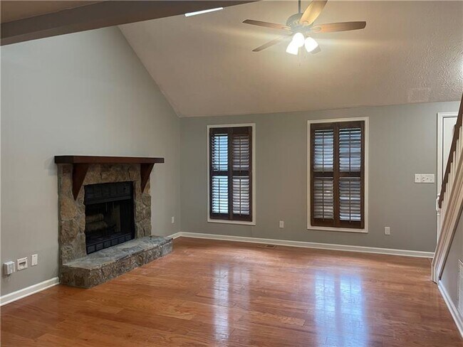 Building Photo - 3737 Foxwood Rd
