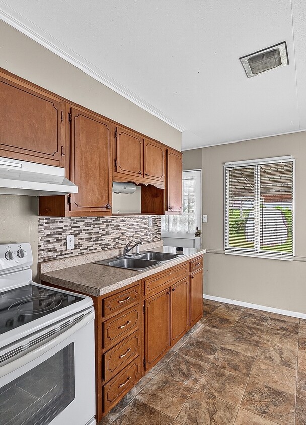 Foto principal - 3415 Whitcomb Ave