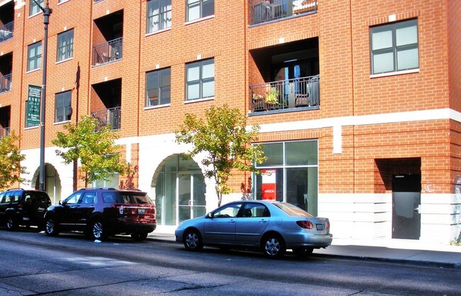 Foto del edificio - 2740 W Armitage Ave