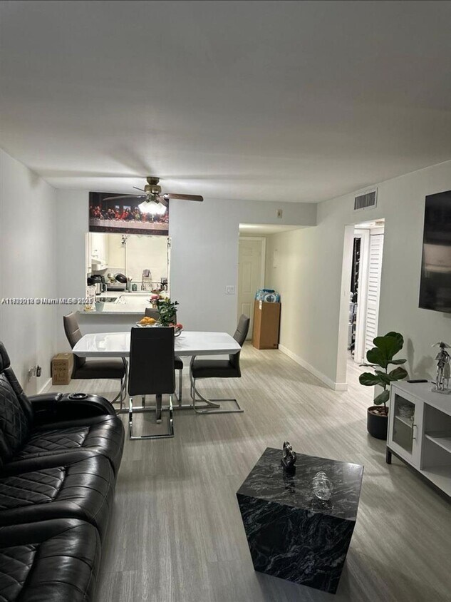 Foto del edificio - 10851 SW 2nd St