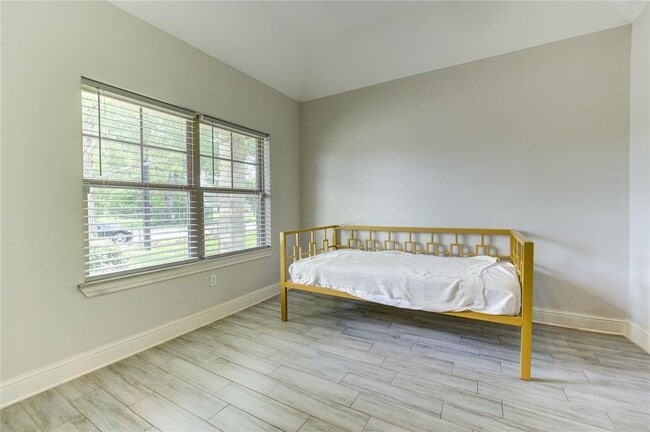 Building Photo - 3805 Shelby Cir