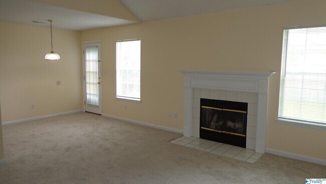 Building Photo - 114 N W Sugar Bluff Ln