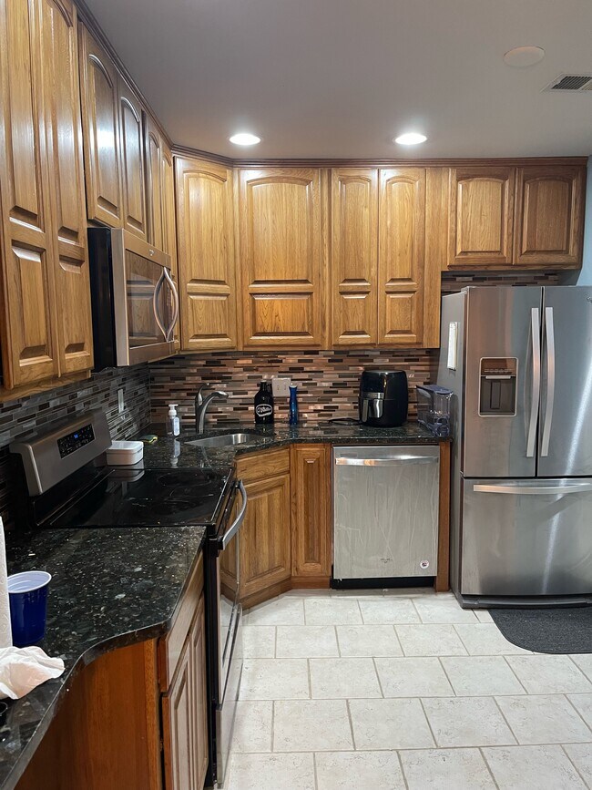 Foto del edificio - 533 Colebrook Dr