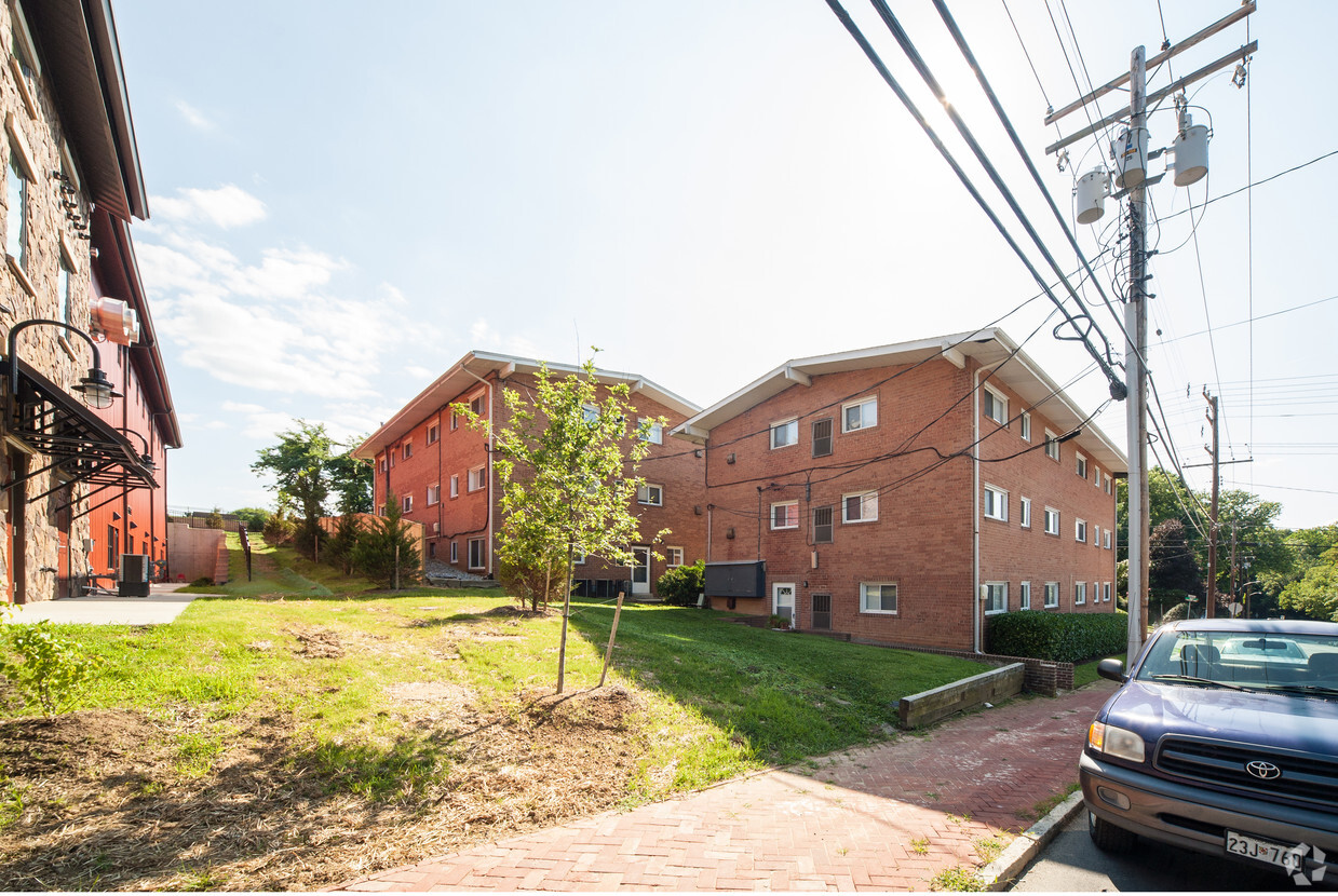 Building Photo - River Terrace Apartments