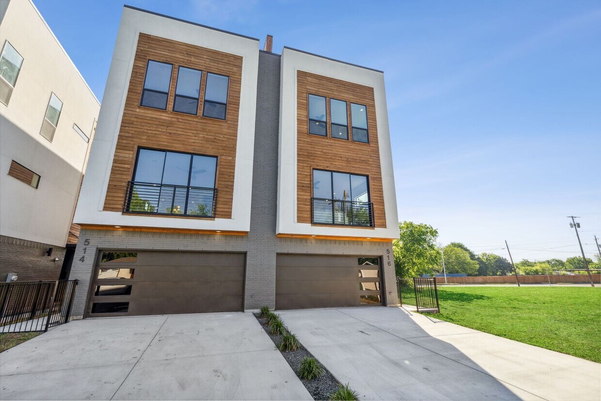 Foto principal - 3 Story Townhome with Roof Top Deck