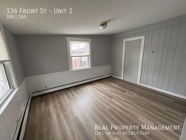 Foto del edificio - Downtown Exeter 1-Bedroom with Heat, Hot W...