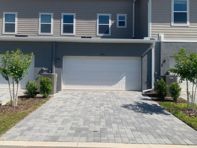 Foto del edificio - 3 bedroom 2.5 bath with 2 car garage