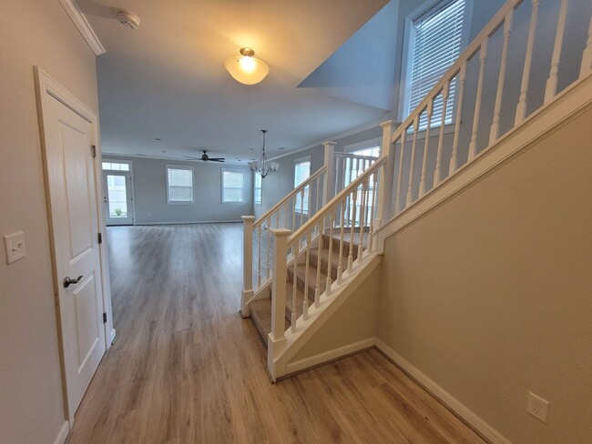 Foto del edificio - Gorgeous, Updated Condo Located in Spence ...