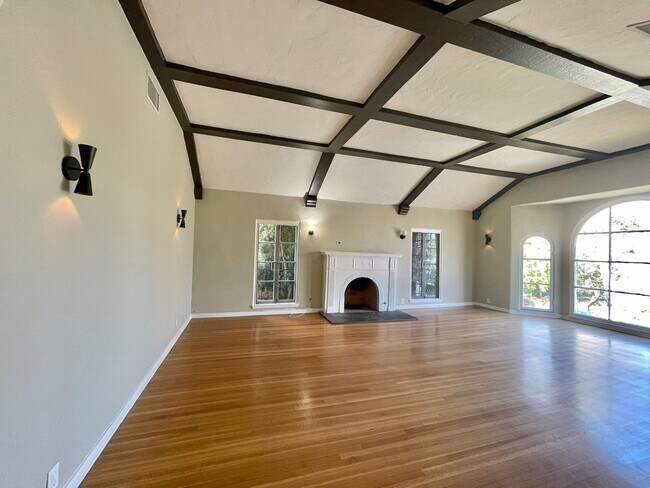 Foto del edificio - 339 N Mansfield Ave