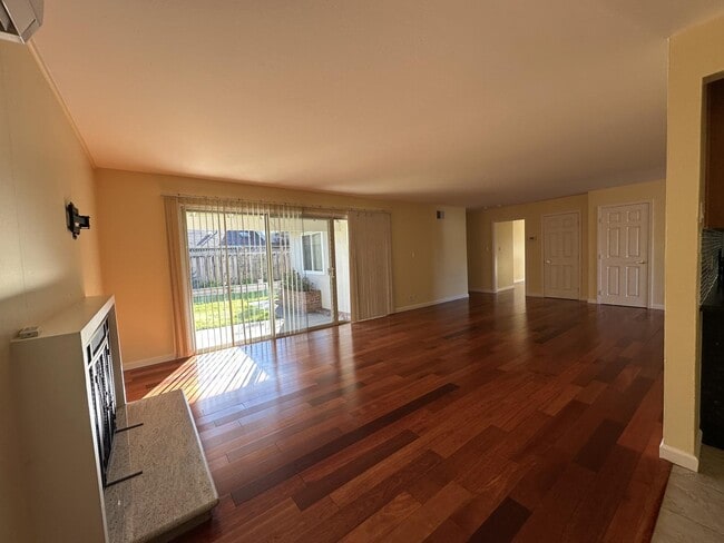 Building Photo - 1934 Foxworthy Ave