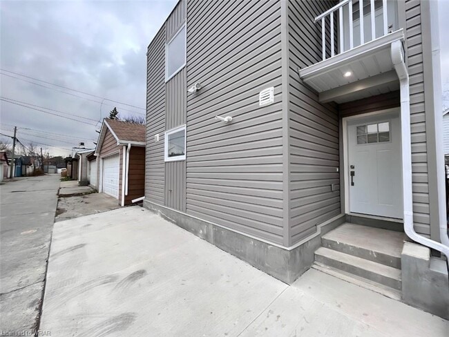 Building Photo - 146 Bartlett Ave