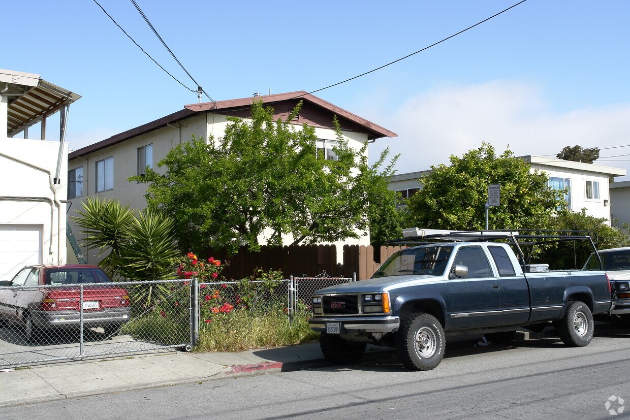 Building Photo - 609 Hampshire Ave