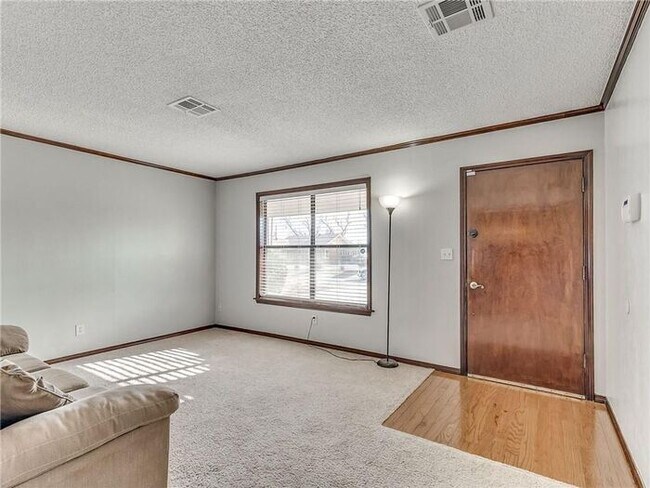Building Photo - 3 Bed 1 Bath 1 Car in Bethany, OK close to...