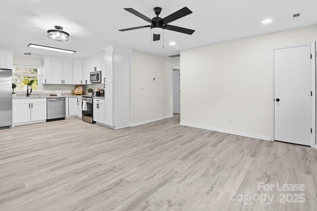 Building Photo - 7605 Bramblewood Dr