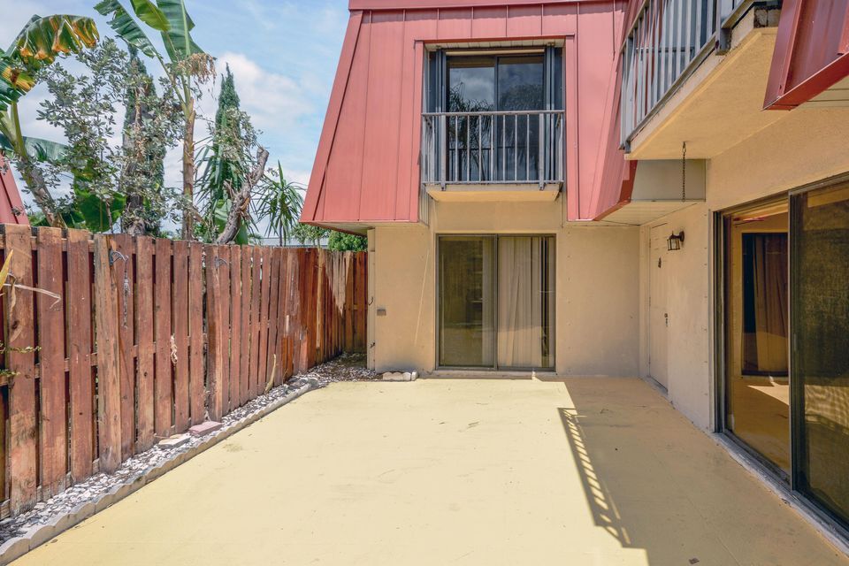 Foto del edificio - 3157 Gardens East Dr