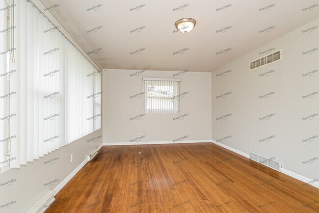 Foto del edificio - 12050 Mignon Dr