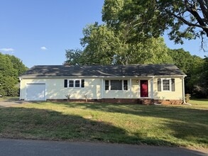 Building Photo - 1132 Hipp Rd